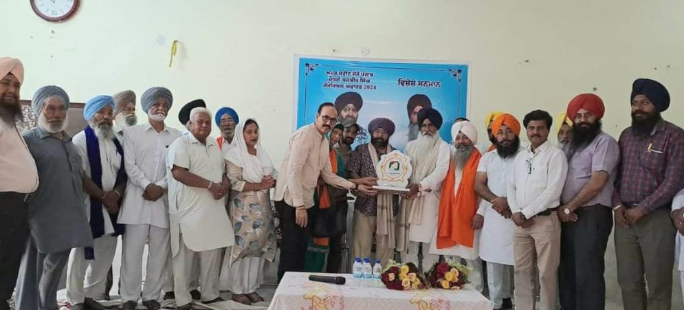 Kulwant Singh Saini was honored with Amar Shaheed Shere Punjab Chaudhary Balveer Singh Award